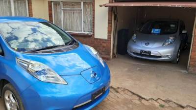 تجار سيارات في إفريقيا يخزنون المزيد من السيارات الكهربائية المستعملة