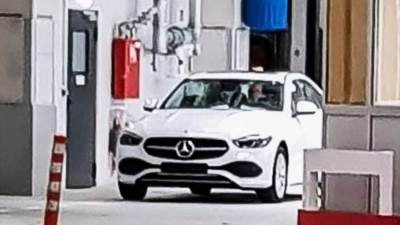 مرسيدس C-Class موديل 2022 تظهر بتصميم مألوف ولكن جديد كلياً 