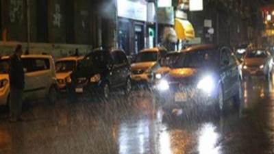 خبير اقتصادي: رصف الطرق بـ«الانترلوك» يحد من برك مياه الأمطار