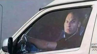 فان ديزل يقود ميكروباص في شوارع القاهرة