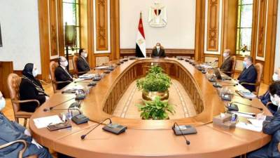 السيسي يطالب بتوطين تصنيع السيارات الكهربائية في مصر 