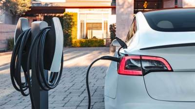 السيسي يطالب بتوفير حافز أخضر للسيارات الكهربائية ومشاركة القطاع الخاص