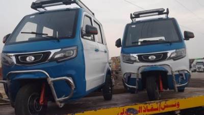 بالصور .. تسليم التكاتك الكهربائية الجديدة في صعيد مصر