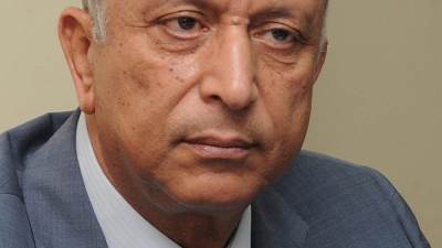 حسين مصطفي: قرارات الاستيراد لن تؤثر على السيارات والأسعار سترتفع من جديد