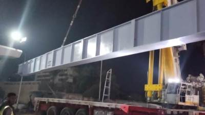 تركيب الكمر المعدني لمحور عمرو بن العاص بشارع الهرم بالطالبية