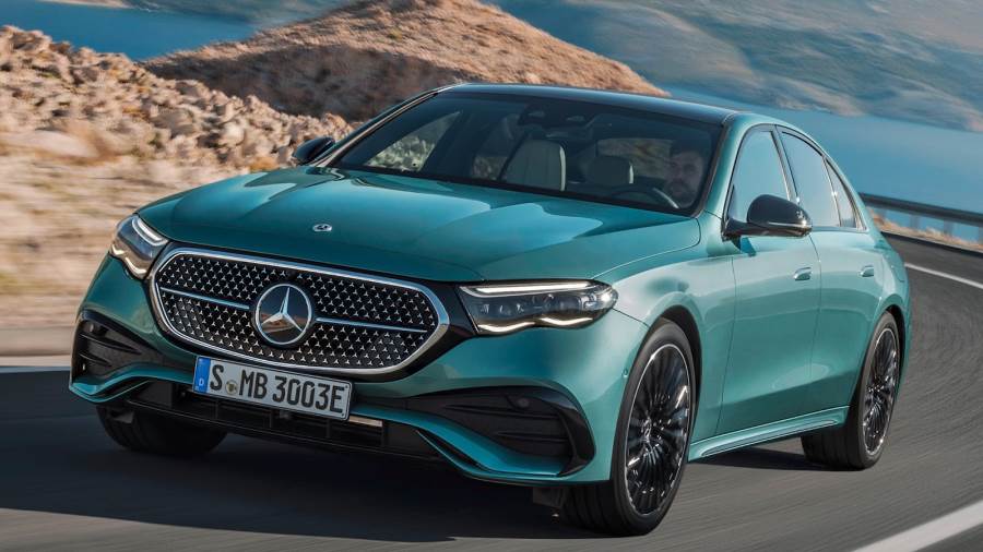 شاهدوا مرسيدس E-Class موديل 2024 الهجينة بمزايا خاصة لعشاق التيك توك