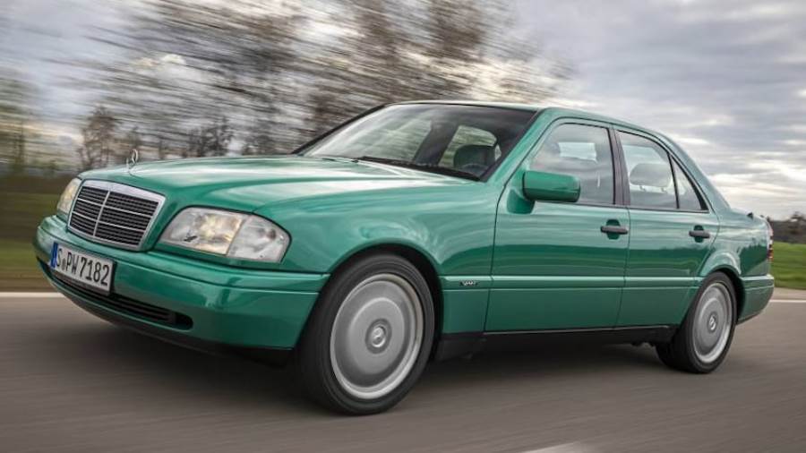 مرسيدس تحتفل بمرور 30 عام على C-Class  